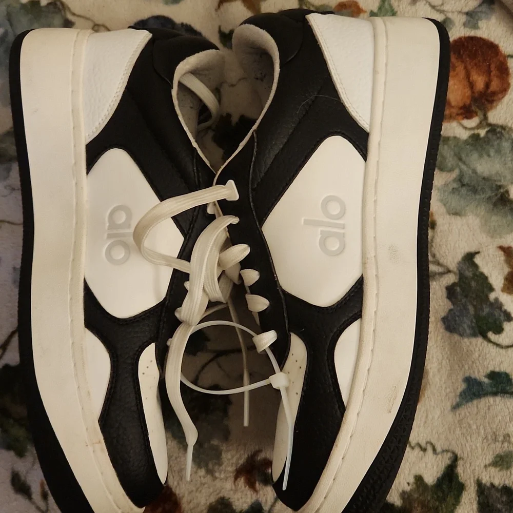 ALO Yoga Black and White Sneakers - Picture 4 of 5